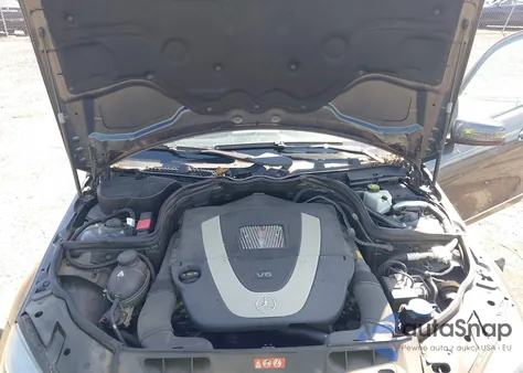 2011 Mercedes-Benz C 300 Luxury 4Matic/Sport 4Matic z USA, uszkodzony, nr VIN WDDGF8BB3BF643085